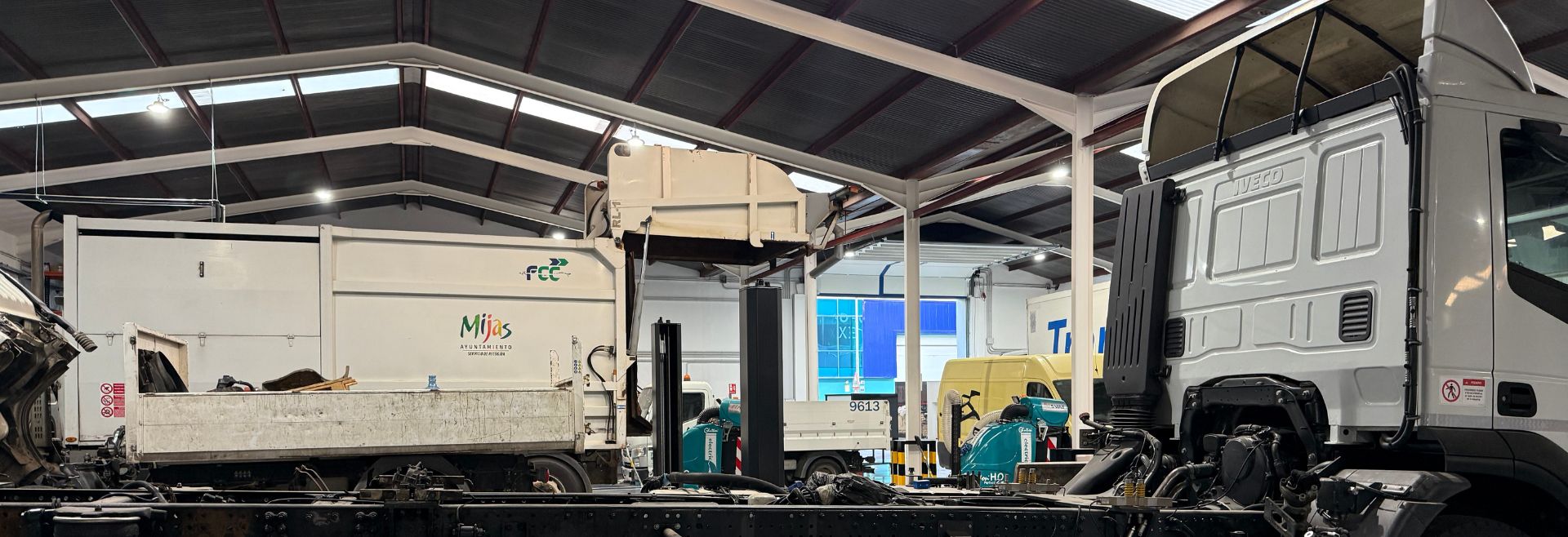 servicio tecnico para vehiculos industriales foto